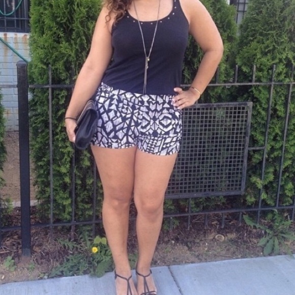 Arden B Black & White Geometric Print Soft Shorts - Picture 4 of 4